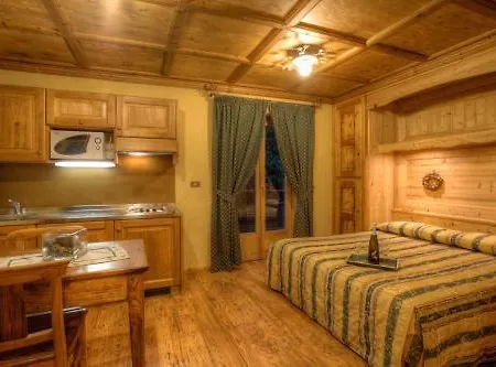 Checrouit Hotel apartamentowy Courmayeur
