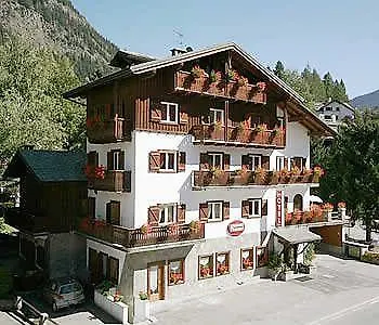 Checrouit Hotel apartamentowy Courmayeur