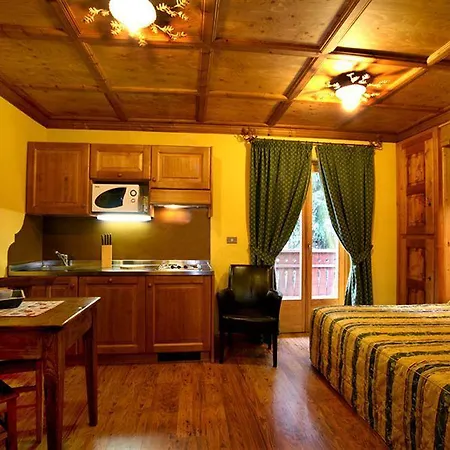 Checrouit Hotel apartamentowy Courmayeur