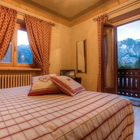 Checrouit Hotel apartamentowy Courmayeur