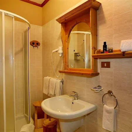 Checrouit Hotel apartamentowy Courmayeur
