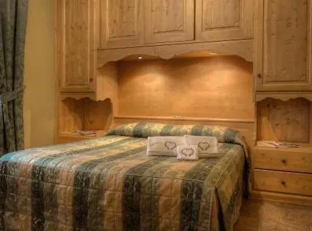 Checrouit Aparthotel Courmayeur