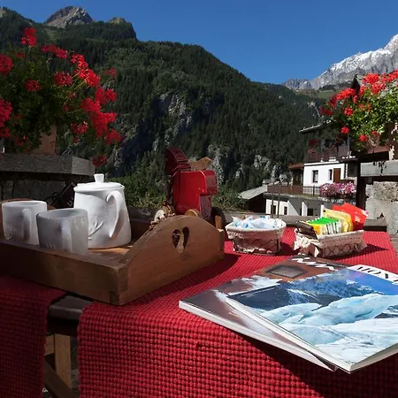 Hotel apartamentowy Checrouit Courmayeur